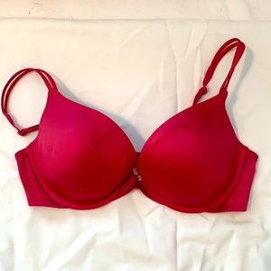 Victoria’s Secret Padded Push up bra. Size 36C Lightly used. Rear Closure.